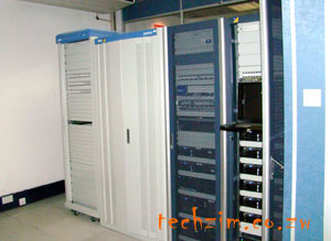 DSC07266 The call center server room - Powered by ZTE