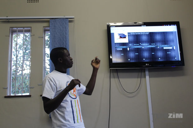 A Zimedu.net team member pitching their concept.