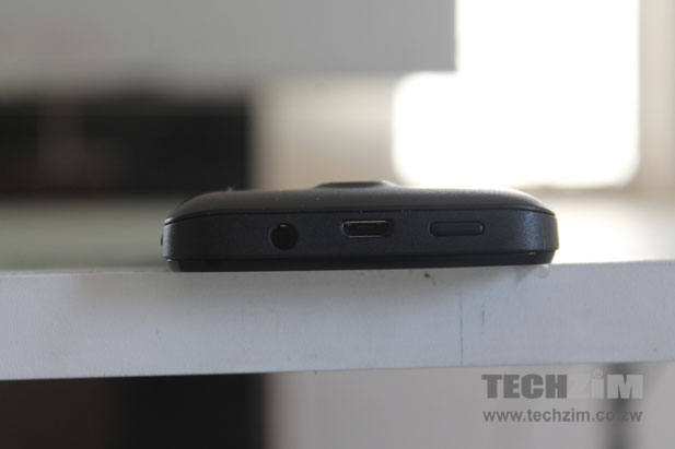 Huawei Ascend Y220 top side elevation
