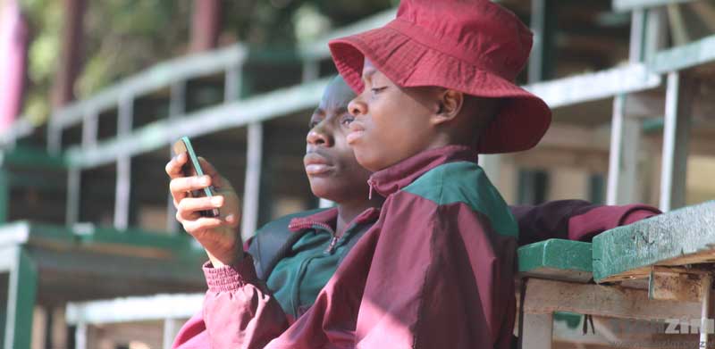 school-kids-on-phone