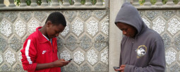 Students-on-Phones- hotspot sharing