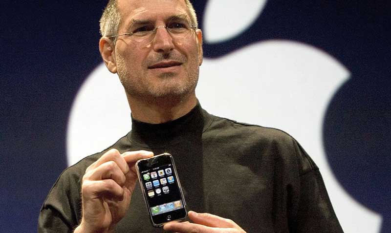 Steve-Jobs-2007-iPhone-launch